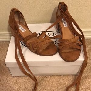 Kitty heeled suede sandals